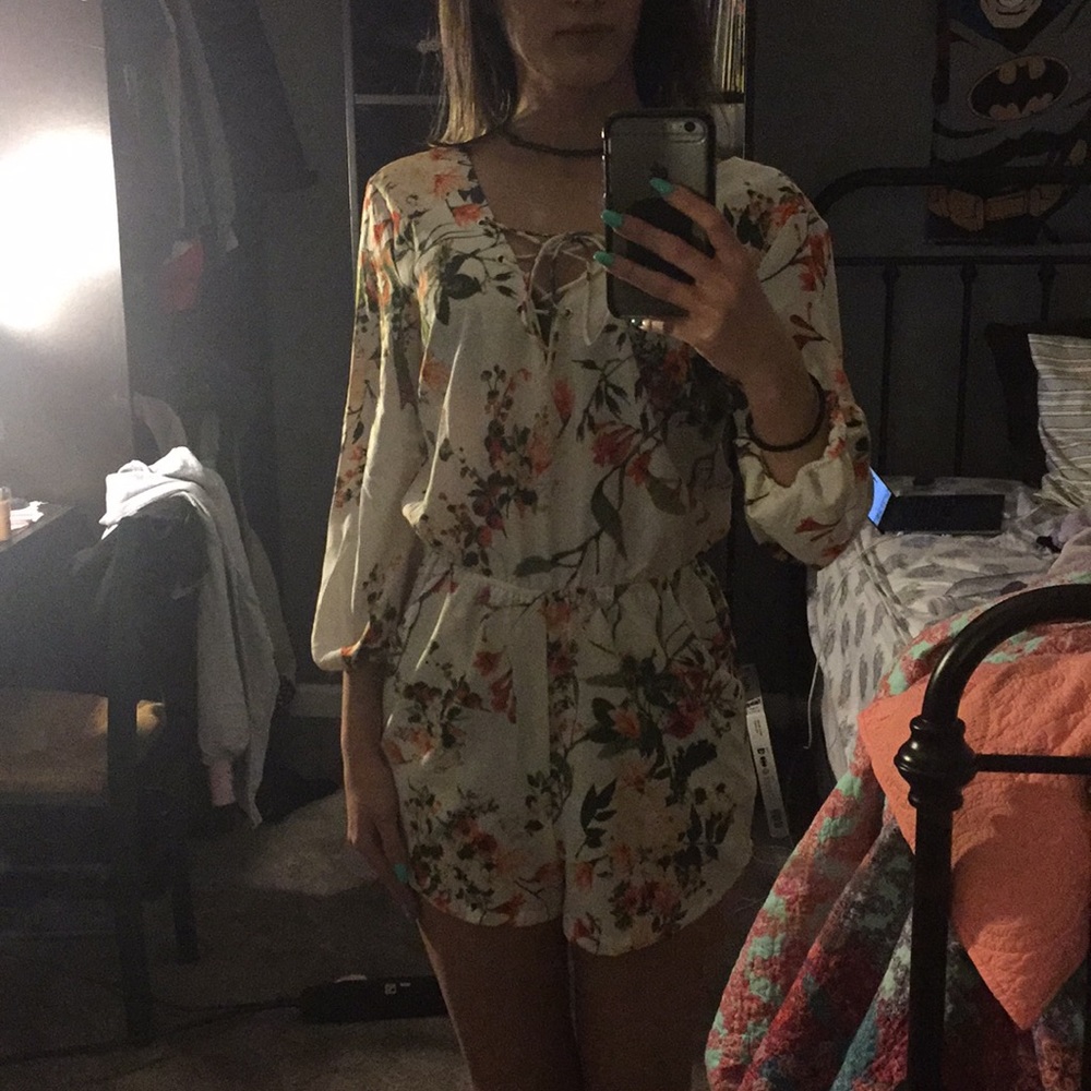 Floral Romper - Picture 2 of 4